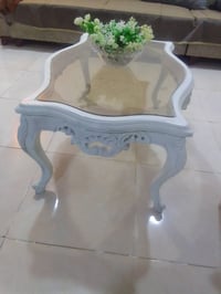 طاولة • نظيفه