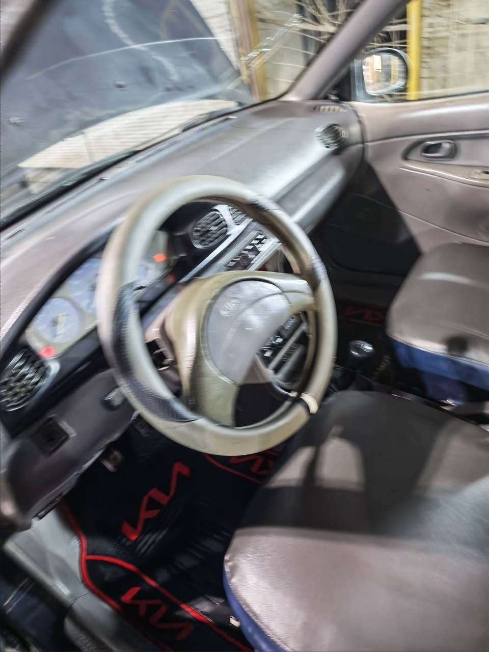 السلام عليكم لبيع سياره كيه فيلا محرك وكير خير من الله تبيريد ثلج تخم تاير جديد باتري جديد سياره خير من الله كلها شغاله كهبايات شغالات مكان بغداد السعر 32ورقه بيها مجال قليل تصال ع رقم ***********
