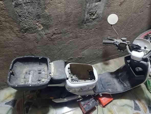 السلام عليكم دراجة شحن موديل 25 مظرروبة وهذا ظررهة يرادلهة بطاريات وصيانة شوواصي سليمة تايرات سليمة بس تاير الخلفي نازل 250 بيهة مجال. عنووان حصوة حي عداي 🙂🙂
*********** رقم بي واتساب اذا ماعدك رصيد تخابر متوواجد ع فيس
