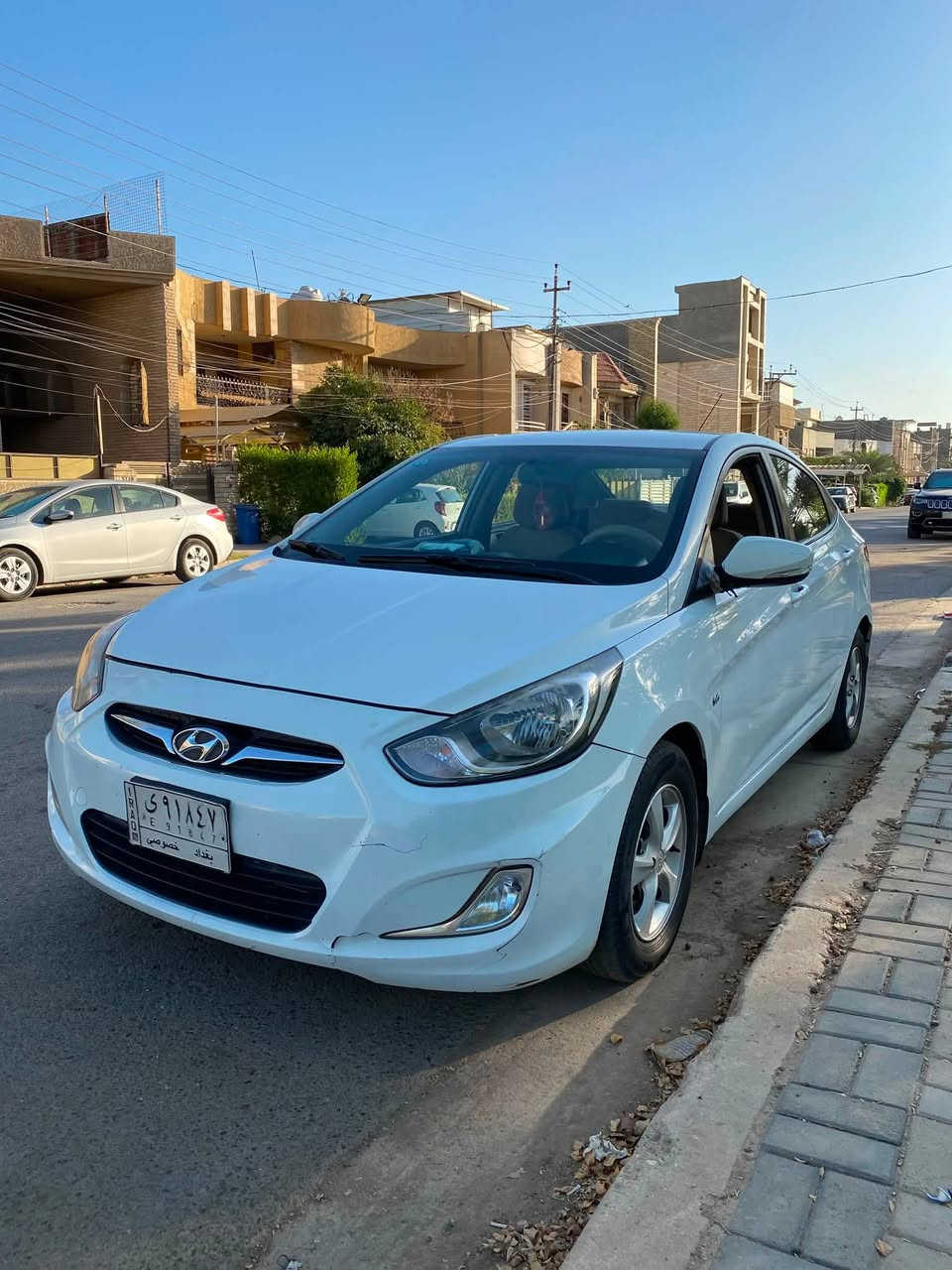 السلام عليكم 
اكسنت 2013 خليجي 1600 دوش استيراد الشركة العامه للسيارات مكفوله من صبغ حتى دعاميات بس طخه بالدوسه عكس سايق والباقي مكفول كير مكينه السياره باأسمي وعلى ايدي تحويل مضمون مواصفات معروفه اكسنت تحكم ستيرن اشاير مري ارضيه جلد المكان بغداد السيدية السعر 103 وبيها مجال للاستفسار ***********
