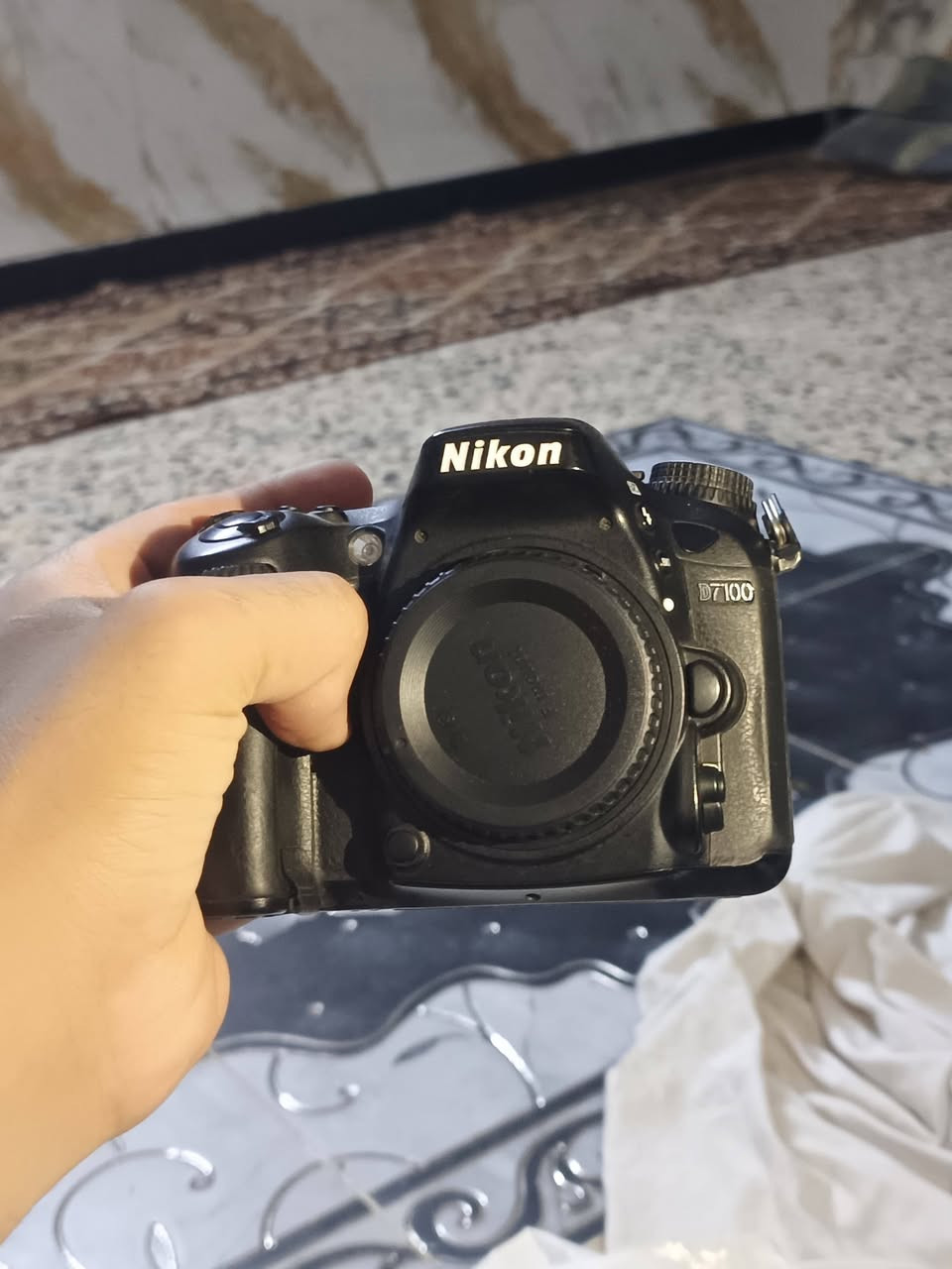 نيكون 7100نضافه95 عدسه 70/300
بطاريات ثنين الحبل بعده جديد تحويله صور جديده 
سعر مناسب 750الف بغداد توصيل ماكو 
***********واتساب فقط

