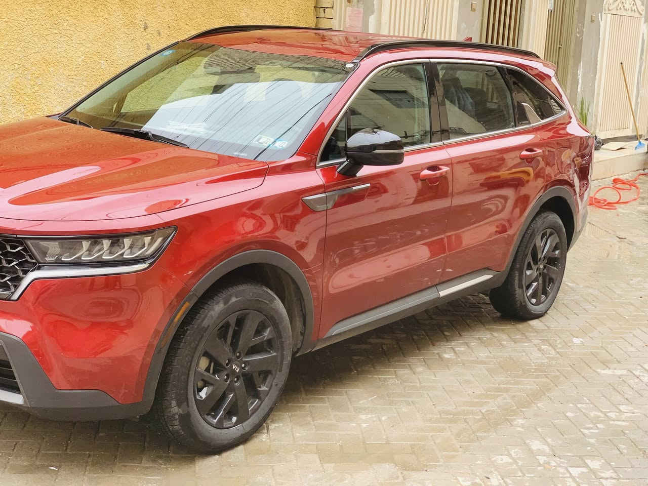 سلام عليكم 
سورنتو 2021 امريكي 
حادث جاملغ الخلفي جهت السائق ايرباكات سلميه كوله 
موصفات :- فول قماره حديد 
تبريد قطعتين منفصل 
تحديد مسار
توقف ذاتي 
حساسات اماميه خلفيه جانبيه 
نقط عمياء 
كشنات تدفئة وكشن السائق كهرباء 
قياده ذاتيه انعطاف وتوقف 
المحرك GDi 2500
وباقي المواصفات معروفه دهن اكسادو بانزين محسن وسوبر استخدام شخصي وعليه نانو سيراميك لمعان فول 
مكان سياره بغداد مدينه الصدر رقم الهاتف 
*********** 
السعر 23$ الف
