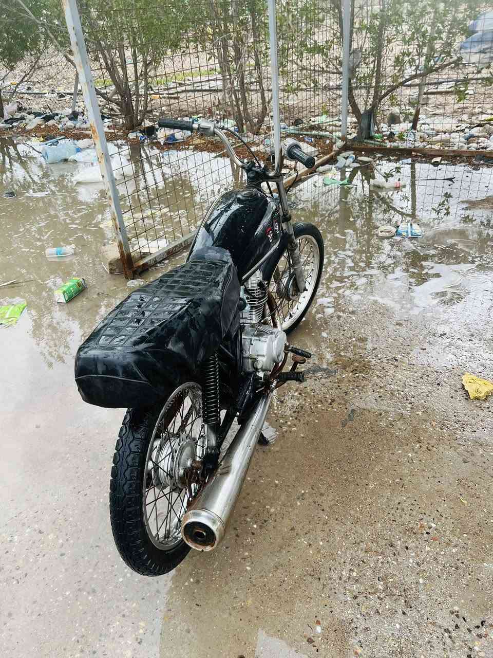 ‏سلام عليكم دراجة للبيع محرك حلو وناعمه ‏السعر 250 بيها مجال مكان بصره 5ميل ***********￼￼￼￼
