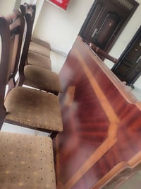 ميز طعام مع 6كراسي نضيف سعره مناسب 07827417807