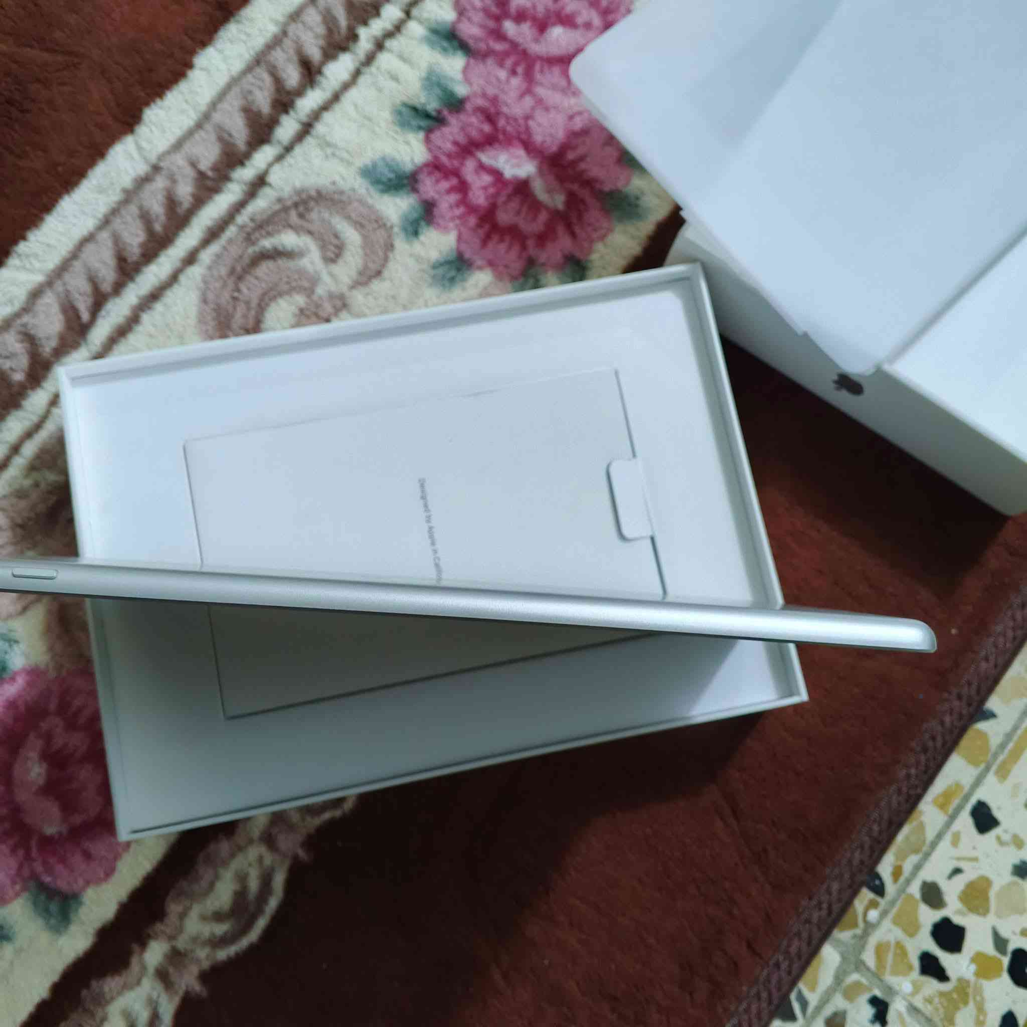 ايباد 9 بيع او مراوس
ذاكرة 64 
بطارية ٩٠%‎   ممصلح مكفول من بيتي تاخذه
مكاني بغداد    البلديات 
***********
