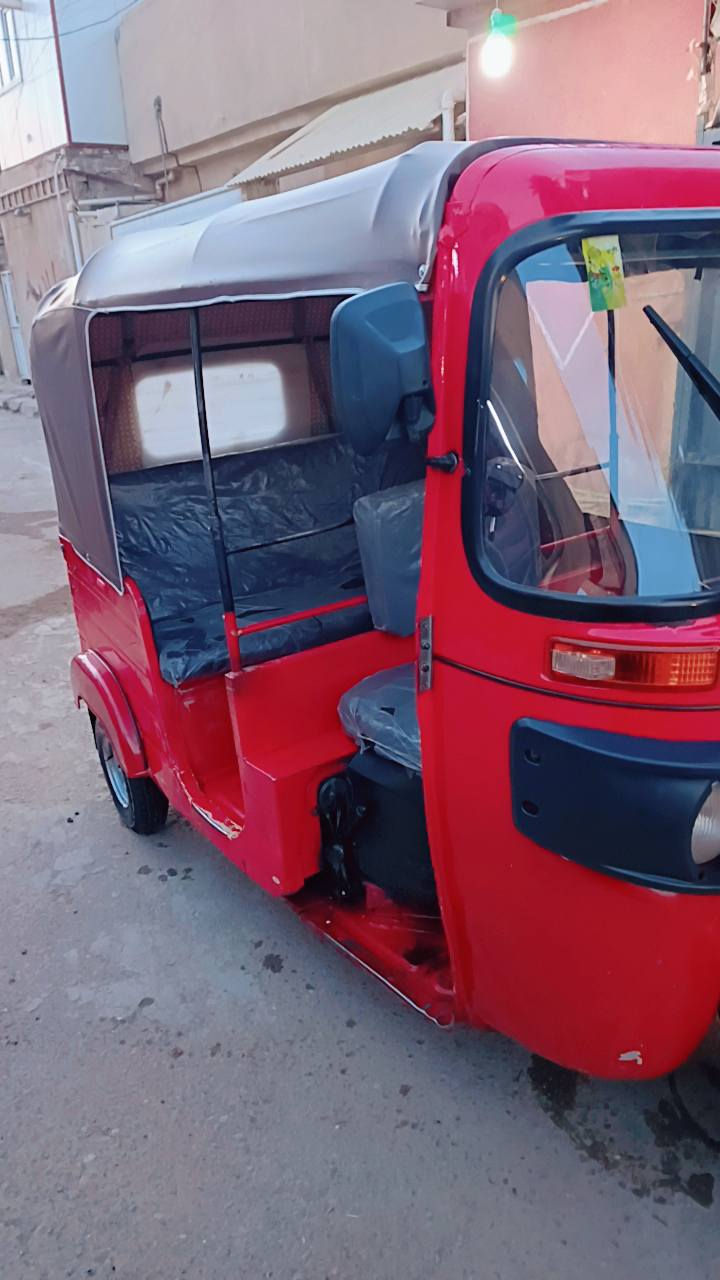 تكتك باجاج موديل 2017 شهر 4 للبيع مصبوغة عام الجمالية الصورة توضحك  كلشي مرقم كاملة مكملة 
ما نقصها اي شي السعر 5ملاين و300وبيهة مجال 
المكان البياع الشرطة الخامسة 
الرقم ***********
