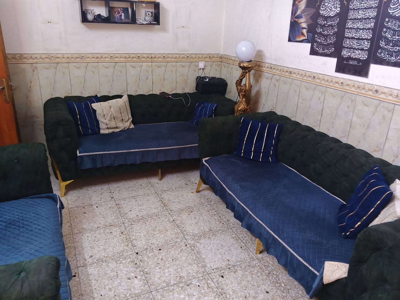 قنفات نظيفة جدا والاسفنج جديد 2ثلاثي وواحد ثنائي للاستفسار ع الرقم ***********
