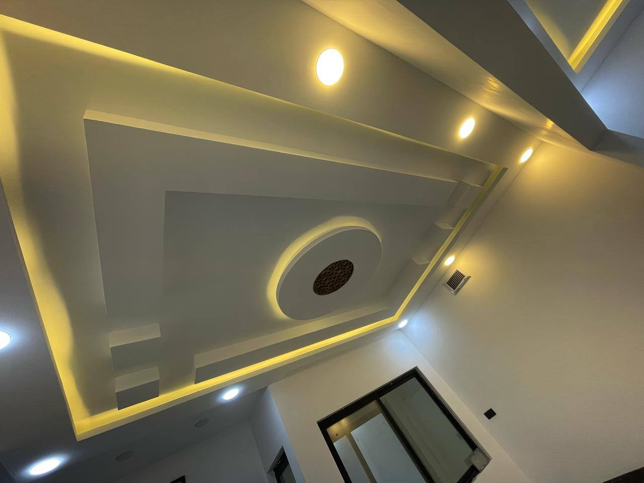 ابو خليل الصباغ
طلاس وصباغ متفرغ
اشتغل عل متر وقطعي
طلس عام جوين وبراغي
مع ضمان بل عمل 🔐
للتواصل ع صفحه
*********** واتساب
