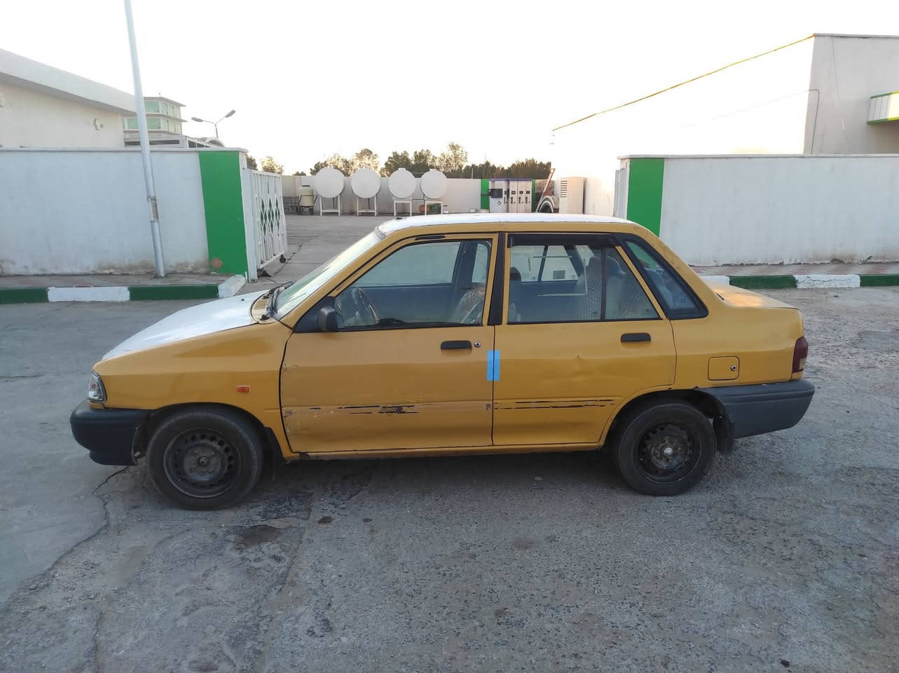 السلام عليكم شباب سياره سايبه للبيع موديل 2013رقم صدامي بغداد سنويه منتهيه بال 2020مكينه وكير وحداديه تخم تاير خير من الله دواخل حلوه ونظيفه كهربائيات كله شغال جاهزه كبل لشغل السعر 9ورقات وبيه مجال للشراي مستعجل على بيعتها مكاني بابل مامتواجد على الفيس الاستفسار هاذه رقمي اتصال وتدلل‏‪0787 703 8496‬‏
