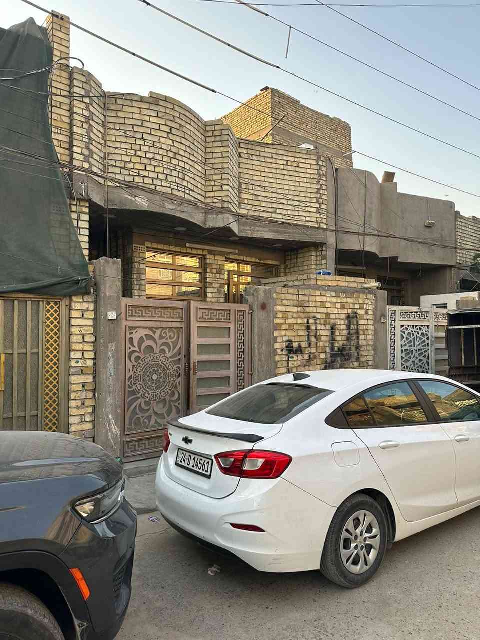 السلام عليكم ورحمة الله وبركاته 
مشتمل مساحه 100 متر
طابو زراعي صرف 
طابق واحد 
بناء حديث 
خدمات فول
عنوان الامين الثانيه 
قرب كرار وائلي 
اقرب نقطه مستوصف قيد بناء
السعر 118 بيه مجال
***********
