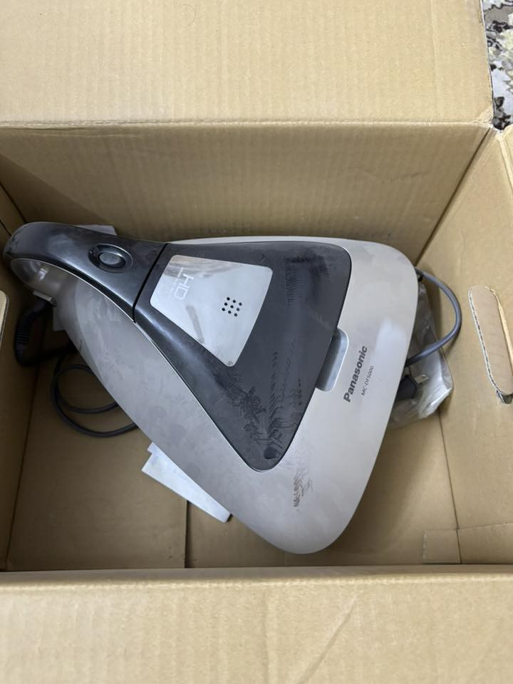 مكنسة يدوية خاصة للفراش (Futon Cleaner)، مو للأرضيات العادية.
مصمم لإزالة:
 • الغبار الدقيق جدًا
 • عث الغبار (حساسيات)
 • الشعر والوبر من الفراش

ياباني اصلي ماركة باناسونيك تشتغل على كهرباء ١١٠ انتبه لازم تخليلها محولة يلة تشتغل على ٢٢٠ السعر ٣٠ الف


**إذا كنت صاحب هذا الإعلان وتريد حذفه لأي سبب، رجاءا أرسل رسالة إلى الدعم الفني**