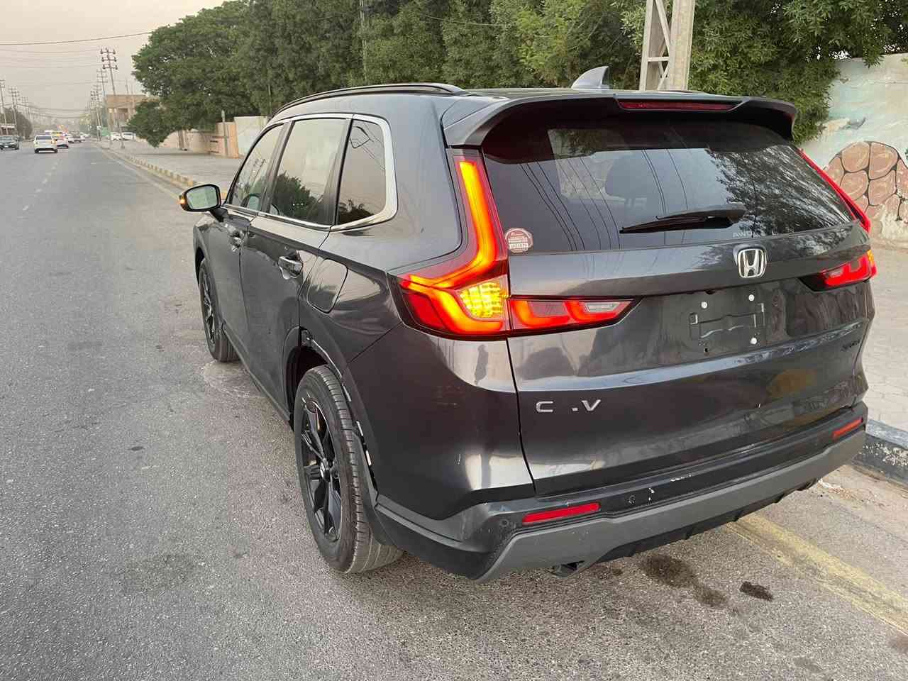 السلام عليكم هوندا crv  EXL 
موديل 24  وارد امريكي الضرر مرفق بالصور 
السياره جاهزه ومرقمه بغداد 
السعر 190
للأستفسار 
***********
