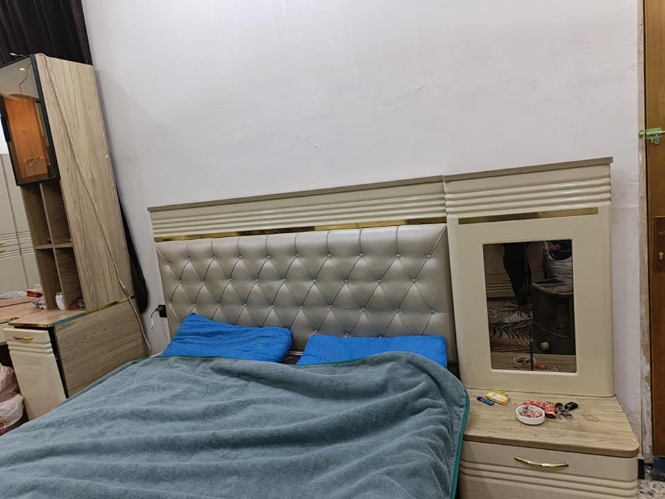 غرفه تركيه درجه اولى امانت الله ضهر ابلوك مو عادي وهيه كلش ثكيله وعندي شيله وبيع مستعجل حته فرغتها من الغراض  مكاني بغداد ***********
