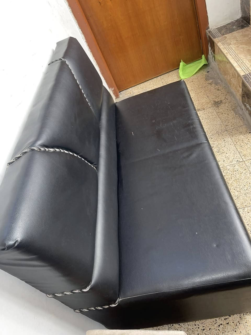 كرسي حلاقه جك ويرجع الضهر مالته نضيف كلش سعره ١٠٠وبيه مجال ومغسله فرفوري هم بيها جك تتحكمين بيه ١٠٠ وبيه مجال وهاي قنفه 40 اريدها *********** مكاني شهداء السيدية وعندي مواد صالون
