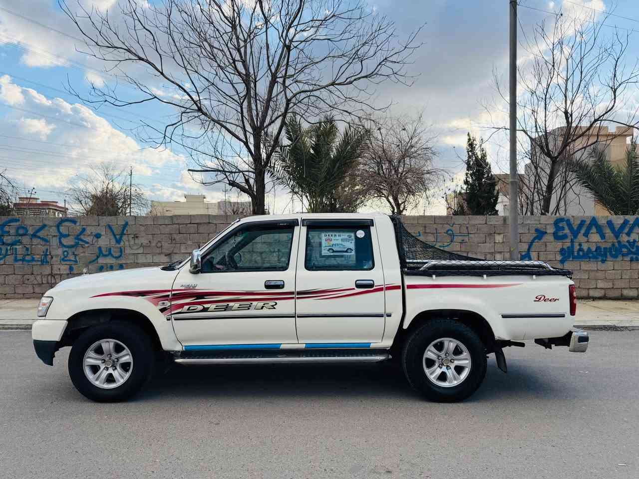 شوێن هەولێر 
رەقەم تەلەفۆن (***********)
دێر مۆدیل ٢٠١٠ موئەنەت ٣ پانکە کوشن مەرزیە ناو سوور چوار جام کارابە ئاوێنە کارابە ١٩٦ هەزار رۆیشتیە گێر و مەکینە و ئاکسل و شانسی بەشەرت بەناو کردن و غەرامە بەشەرت تەبرید سارد و گەرم بەشەرت بی سبوغ بی لیدان نرخ ٨٥ وەرەقە و مەجال أربيل, العراق
