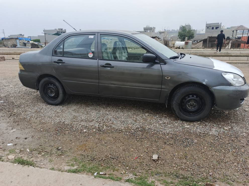 لانسەر ٢٠٠٨
چوار جام کارەبای
گێر تۆماتیک
مەکینە بچوک توندوو تۆلە  
حیزام بۆیاخ بۆجوانی
1 پارچەی چملغی لای سایق لێدراوی هه یە  سەنەوی بەسەر چوە
٦٥ گەڵا معامەلە
ژ.م: ***********
ڤایبەر و واتساپی لەسەرە أربيل, العراق
