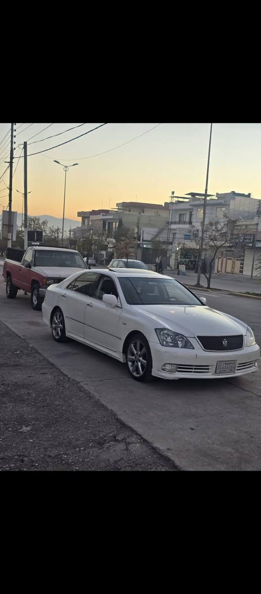 شاهینه بڕاوە2005 3دوگمە بێ بۆیاخی ئێراق و ئەوروپا بێ دوکەڵ سڵاید و جلد و هیتەر کامل مەسروف کراوە جامی هەڵگیراوە بەسمەی پێشەوە یش ئەکا ئاوێنەکان لەگەڵ کردنەوەی دەرگا ئەکرێتەوە شانەکانی تازە بۆیاخم کردوە سەیارەکی زۆر جوانە 
*********** شمشمل, السليمانية
