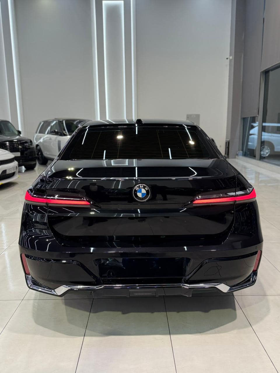 سلام عليكم 

BMW _ 7 series _ 740i  M PACKAGE 🔥

النوع : 740i

سنة الصنع : 2024

المسافة المقطوعة: Mile 41,000
سلندر : V6

السعر : 760$🔥🔥 ورقة
***************
مواصفات فول فول

الون-اسود
وارد امريكي كلين تايتل 
٤ كاميرات
ناظور ليلي
داتاشو
پانورما 
كشنات خزن تدفئه وتبريد

العنوان : اربيل ازادي معرظ الپينا 
 
***********
***********
***********
