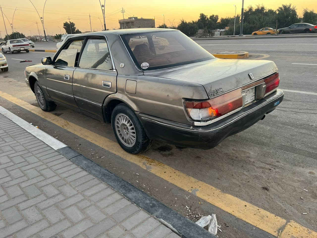 السلام عليكم 
هارتوب موديل 1990
مكفوله من الگص والنقل رقم كربلاء سنويه لل28 مشروع وطني تريد وكاله تريد تحويل 
مكينه 2 ونص گير كفاله 
كهربائيات شغاله 
بيها دخانه اول تشغيل من تحمه تگطع 
حداديه جديده تايرات جدد سبير 
السعر 23 ورقه بيع مستعجل مكاني البصره 
***********
