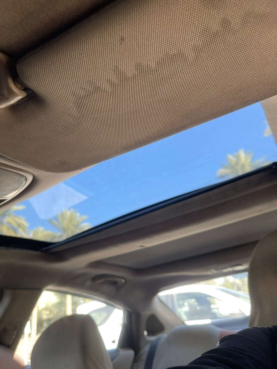 ياالله سوناتا للبيع موديل 2011 خليجي رقم بغداد إنكليزي ستوني حولته بسمي سياره مال جناي بيها مكانات صبغ قبق الجنطه بس من فوگ يعني من يم الرقم مامصبوغ والدور مال الجاملغات الخلفيه بيهن صبغ أثر تعمير فقط السياره كل حادث مابيها مكينه 2400دوش كير 6نمر مامفتوحات وخير من الله بيها منضومه غاز كامله نص فول فتحت سقف تحكم جهتين السياره حلوه وكاعده عوزه شويه بالحداديه السعر 110وبيهامجال قليل للأستفسار أكثر الأتصال على الرقم ***********عنوان السياره كربلاء المقدسة
