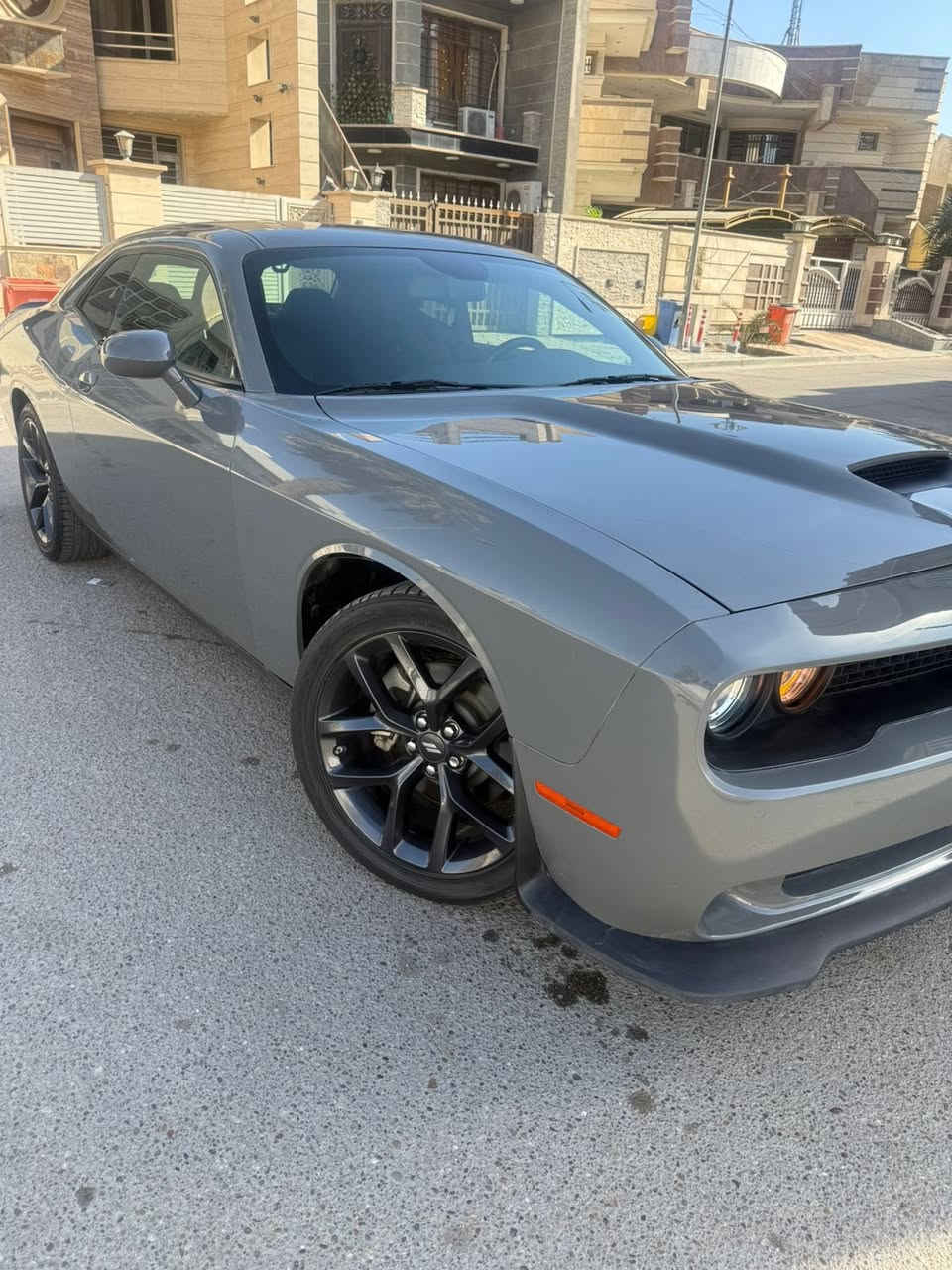 السلام عليكم
جالنجر 2023 رقم اربيل وبإسمي  
بدون اي ضرر امامي  
 RT 8 سلندر
شاشة جبيرة تراك بكج برفرمنس بكج 
سستم صوت الباين  دبلات اصفر srt بلادي 
عليها برمجة من امريكا ايكو تشتغل ٤ سلندر لل١٤٠ اقتصادية  ونورمال 
و٣ وضعيات للسبورت f1 و f2و f3 
محدث دعامية srt والقديمة موجودة
حادث جانبي بسيط صبغ فقط جاملغ امامي ايمن وباب مبدل نفس لون
كامله بدون نقص
ماشيه 26000 الف كيلو فقط  
رقم الشاصي 
‏2C3CDZBT5PH653348
مكينه 5700
السعر 24900 وبيها مجال بسيط 
العنوان بغداد - حي القادسية
***********
