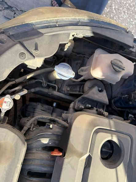 للبيع موديل 17فول مضروبه هسه ب عراق نفس الحادث مالتها السيارة جهازة من كلشي فقط هذا الحادث رقم اربيل الجديد هاتف *********** السعر 100وبيها مجال قليل ملاحضه في كصه القماره يوجد كلير بين الفتحه والجامه الاماميه
