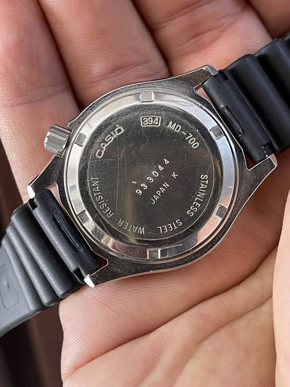 سلام عليكم ساعة ماركة CASIO
موديل 1987 مخزن مخزن 

مكينة CASIO 394

700

STAINLESS STEEL

صنع ليابان JAPAN 

تسلسل ساعة 993044

قفل بحري عرض منفذ يومي و سبوعي طوق دوار قطر ساعة 36 نتاج قديم نضافة وكاله بعده ب ستيكر سير ربر من معدن الرتنج طبي مريح بلادي 

ساعة ضد ماء بعمق 200 متر او 20 بار BAR 

ارقام اميال لامنيوس ب كامل مضي ليلي 

عنواني بغداد الدورة يوجد توصيل بغداد ولكل العراق 

***********
