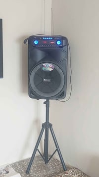 سماعه دي جي نوع ميرندا مابيها شي جديد شغاله ع الفحص سعرها ١٥٠ ٠٧٧٠١٨٥٧...