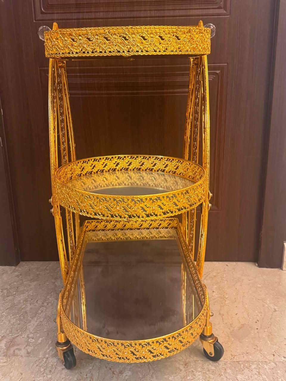 عربة تقديم ضيافة ذهبية جديدة
سعر 110 
للتواصل ***********
