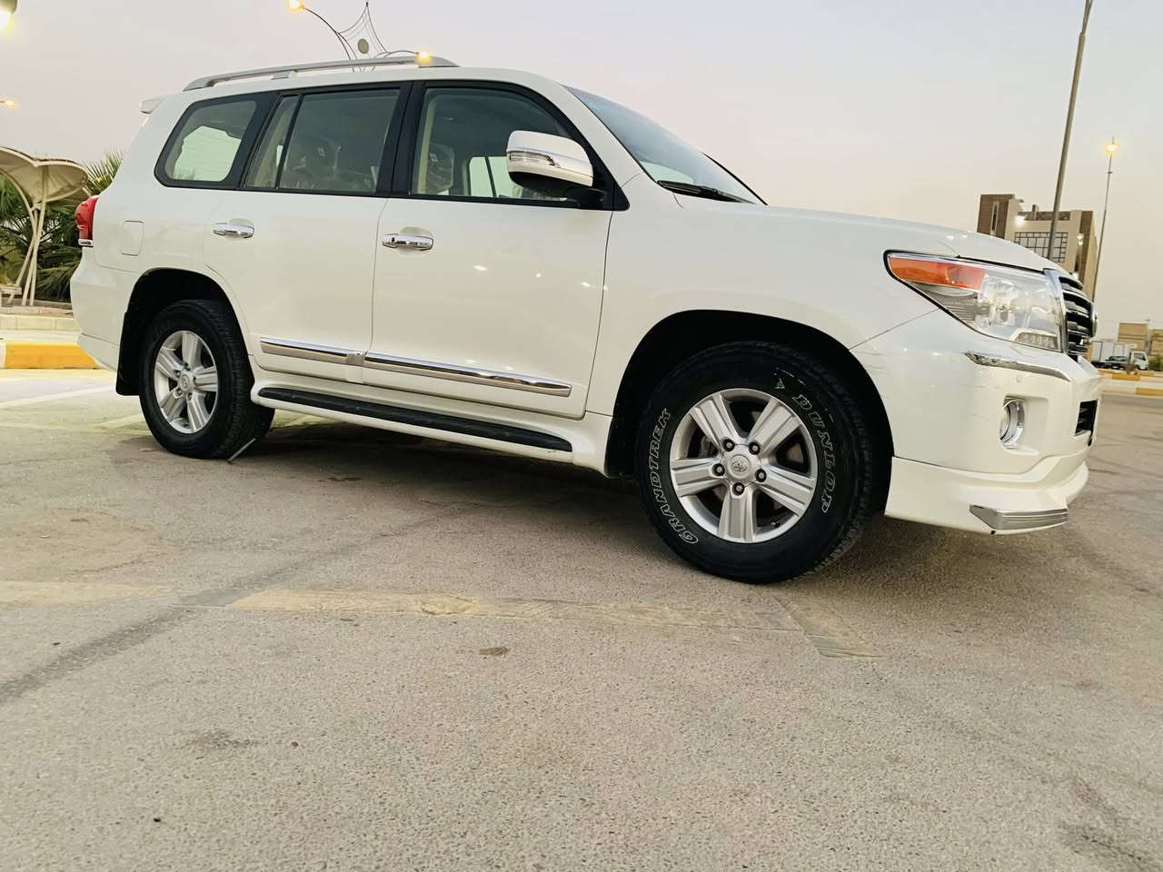 السلام عليكم
لاندكروزر GXR 2015 للبيع فقط اعتذر عن المراوس 
مواصفات السياره معروفه ماشيه 100 الف حقيقي 
_ فتحه سقف 
_ شاشات عدد 3 
_ تحكم ستيرن 
_حساسات أماميه 
_ حساسات خلفيه 
_ مري شفط 
_ اشاير بالمري 
_ كشن كهرباء 
وباقي المواصفات معروفه 
السياره مكفوله من الضربه والصبغ والتبديل والفتح 
ماعدى شخطين مثل ما موضحات بالصور كفاله من كير ومكينه وحداديه وكلشي ع وضع الشركه مامفتوح بيها برغي كلها ع البلاد جديده كلش رقم بغداد بأسمي مشروع وطني تحويل ثاني يوم السعر 410 ورقه السياره مكانها الناصريه للاستفسار الاتصال على الرقم ***********
