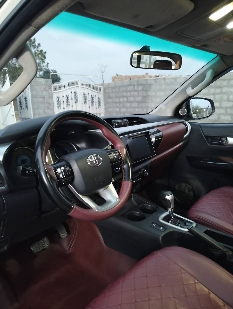 سڵاو خواتان لێبێت ماشاءاللە شێرە سپی بۆ فرۆشتن مەرزیە مۆدیل 2018  v6 TRD پارچە رەشە سیارەکە زۆر پاکو جوانە نرخی 230 وەرەقە بۆ زانیاری زیاتر پەیوەندی بە خاوەنە کە بکە ***********
