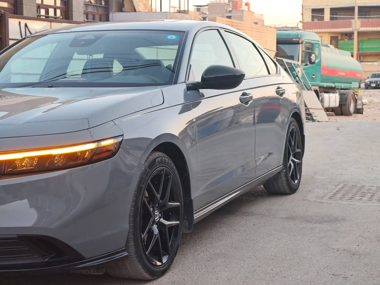 هوندا اكورد 23 سبورت L   لون مميز
يعني خلقة واخلاق ومصروف عليها هواية
تخم ويالة وتايرات يعني انسى مشكلة الطسة
مواصفات اعلى من السبورت العادية
فتحة وبصمة وجلد وخزن وتدفئة مفووولة
حادث جانبي بابين صبغ فقط وايرباك بردة فقط
رقم بغداد بأسمي تحويل ثاني يوم 
سعر 195 قفل فقط حگ الجية 
قفل لان صارف عليها هواية ومناقصها اي شي 
وحادث حلو مكاني بغداد ***********
بيع او مراوس حسب القناعة.......
