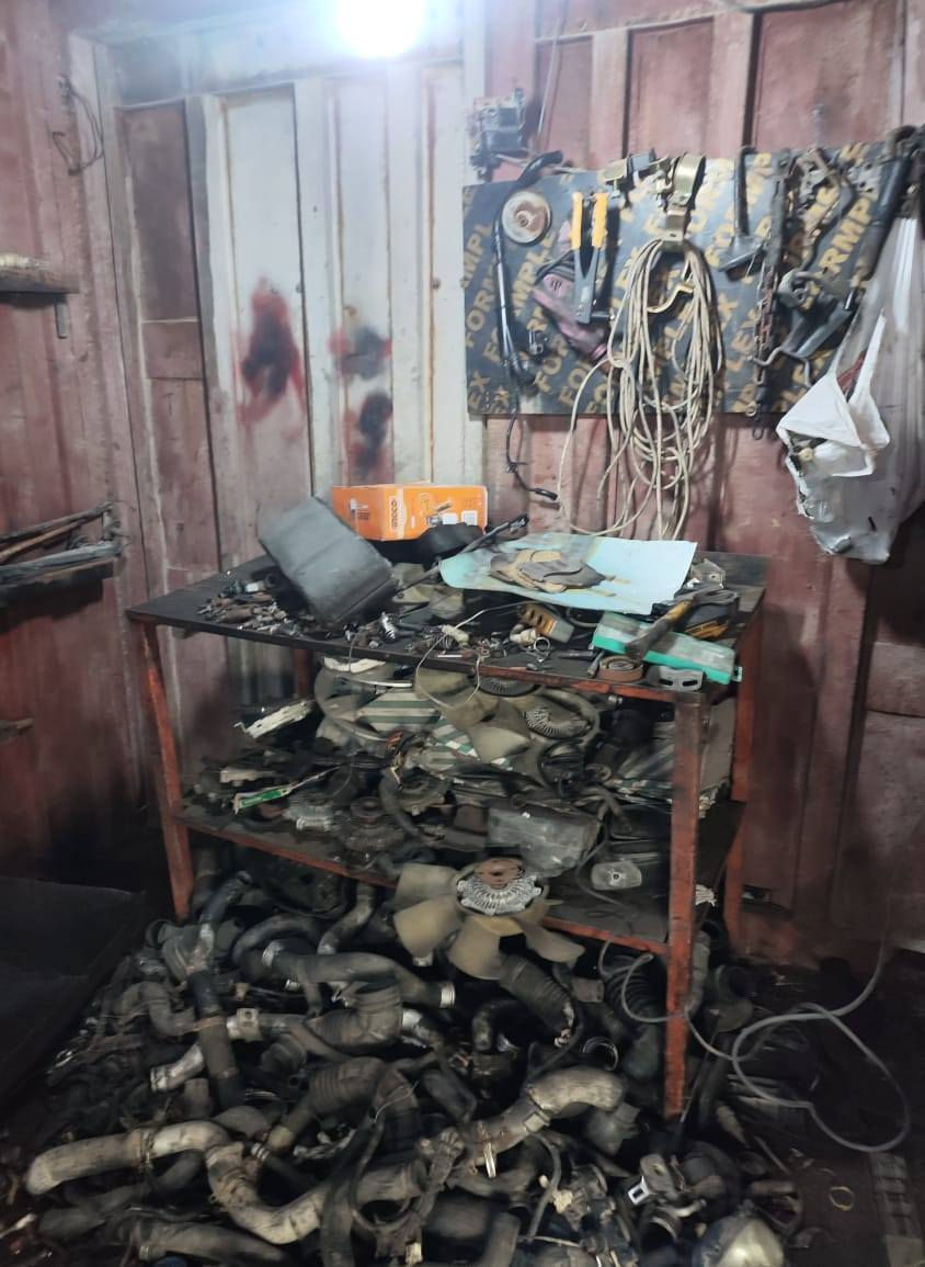 سلام عليكم حاويه طول 6 متر مكاني بصره ابو الخصيب مكلف بنشر هذا رقم راعيها شراي يتصل ***********
