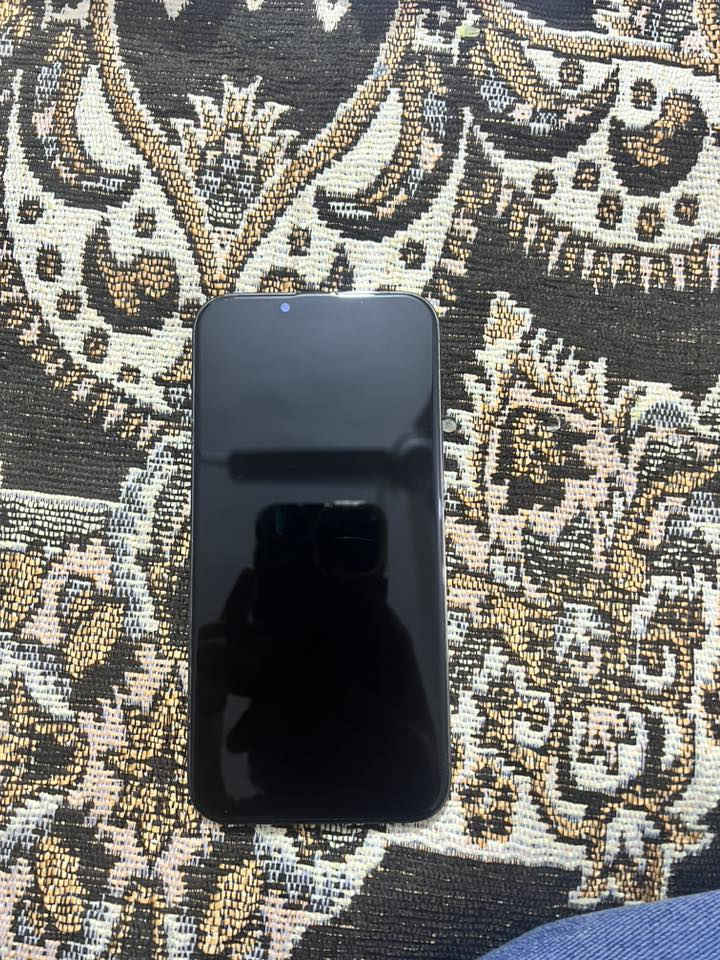 السلام عليكم
آيفون 13pro max 

السعر :450الف وبي مجال شي بسيط 

مثل متشوفون كدامكم 

بطاريته ؛٧٦

شاشه :مبدله 

الكامره :البورتريه زوم 1 ما يشتغل 

ما بي شي غير ذني نضافته الخارجيه جديد 

*********** للاستفسار 

(مكلف بلنشر بدون احراجات )
