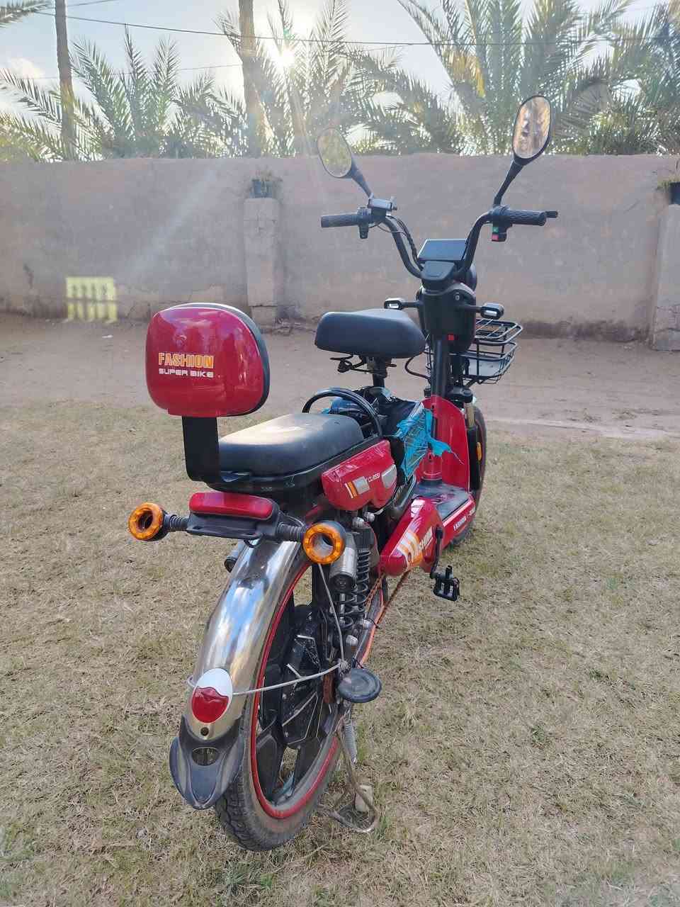 السلام عليكم
بايسكل شحن للبيع
حجم كبير
4بطاريات 
جديد قبل 3 اشهر اشتريته 
السعر 400وبيه مجال
رقم الهاتف: ***********
بي واتساب
