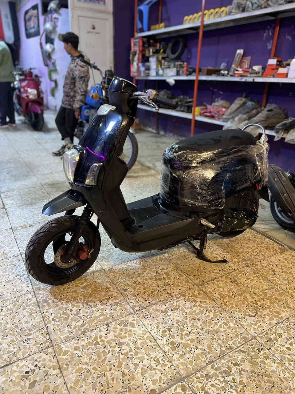 بوليس كابريتر مال حاويه مامشتغله
المكينه مزوده وبيهه كلجات امامي وخلفي يعني الدراجه طياره وبيهه كابريتر جبيره مال سكنس  وصالنصه ستيل اكرر الدراجه مال حاويه مو مال شارع ماماشيه سعرهه ٩٥٠ للاستفسار *********** مكاني المسيب سده الهنديه
