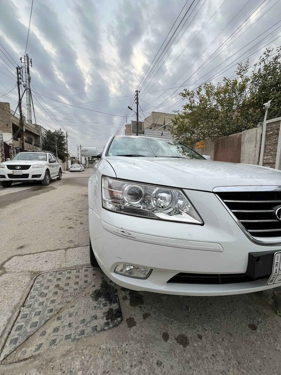 سياره هونداي سوناتا مقدس 
موديل 2011 خليجي
اللون    أبيض 
رقم    بغداد الماني شرط التحويل 
مكينه. 2000 دوش مكفوله
كير   مكفول
فول مواصفات فتحه بالقماره اشاير بالمري يدات نيكل داخل الدشبول صاج  اربع حساسات السياره احلى من الصوره بهواي 
السياره ستخدام شخصي 

مكان السيار( بغداد -البياع  )
ملاحظة.  بيه بارد جاملغ خلفي + بارد بسيط بجاملغ الامامي
للستفسار ***********
