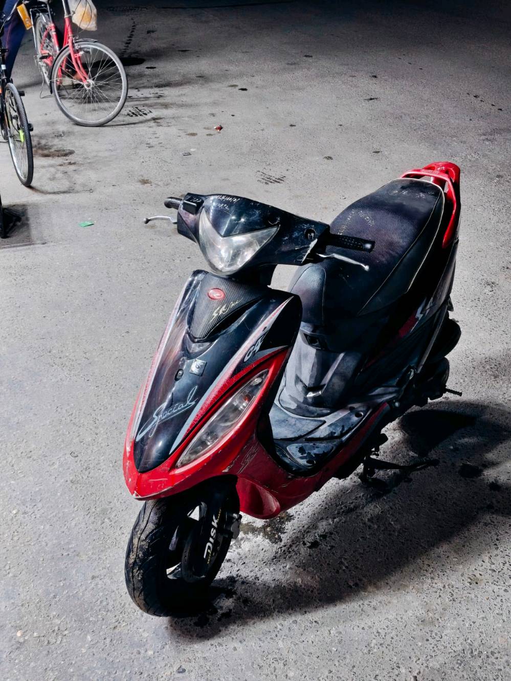 السلام عليكم شباب دراجه كامكو جي فور للبيع حاويه الشراي يدخل خاص او يتصل سعرها ٥٢٥ وبيها مجال مكاني نجف حي الوفاء شارع البانزين خانه 