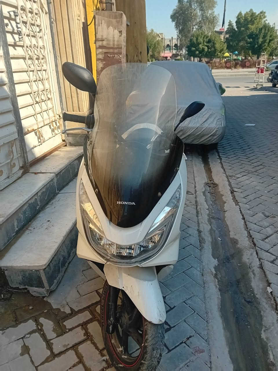 سلام عليكم شباب
دراجة PCX جيل ثاني ماليزي 

مكينة 150 

مواصفات تدفئة بل يدات 

دراجة بلادية ونضيفة حيل               تجي شوفهة احلى من صور وبل عافية الي صير من نصيبة 

والسعر 1850وبيهة مجال قليل كلش 

مكاني مدينة الصدر  ***********
