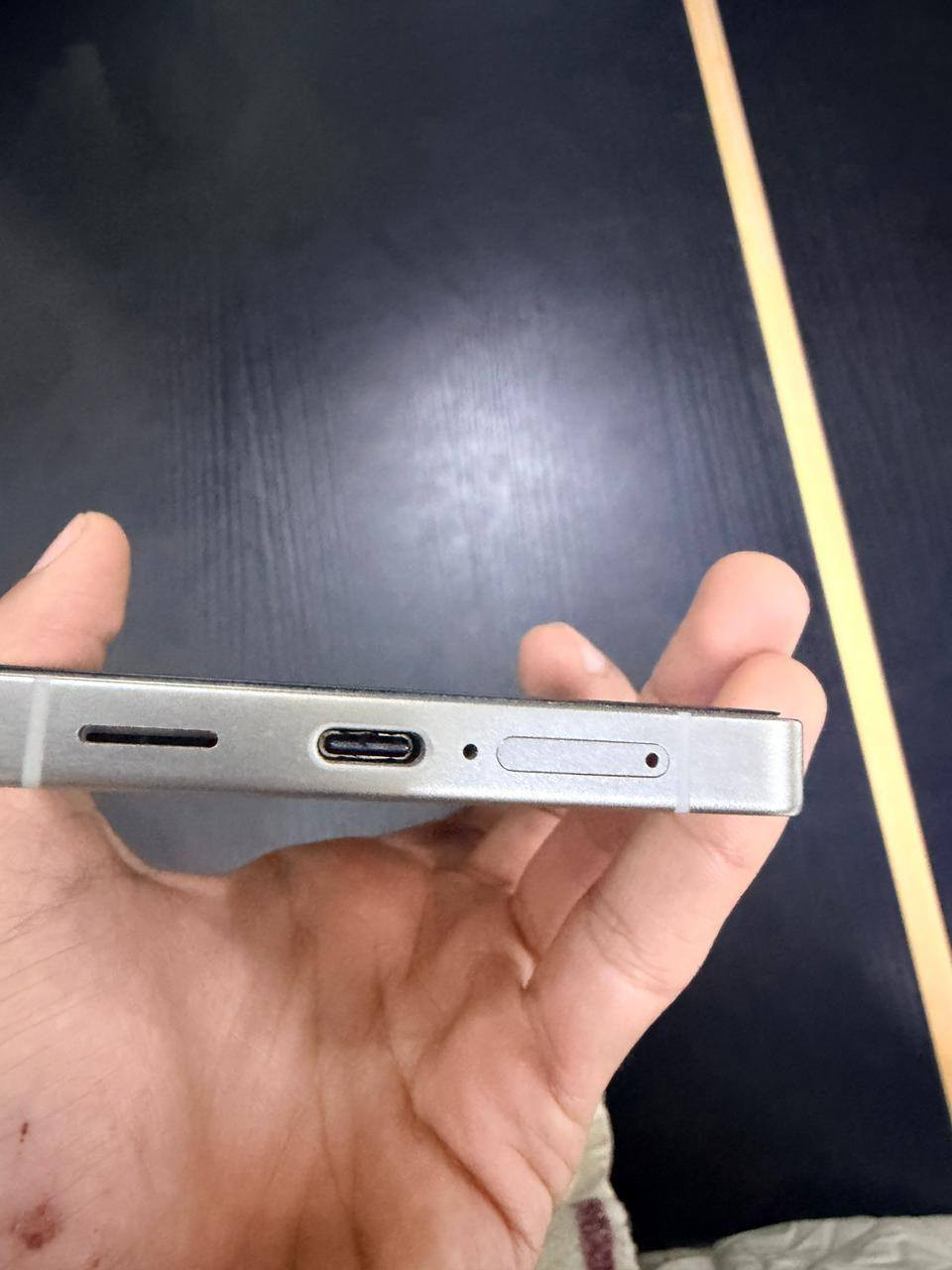 السلام عليكم 
عندي جهاز البيع Samsung S25 Ultra
ذاكره 256 رام 12
جهاز شراق اوسط 
جهاز كسر كارتون بعد جديد 
مستخدم شهر اونص كامل ملحقات   وبعده بضمان شركه الواطني 
وهاذ الكسر بل الزكه وشاشه خدش واحد مابيه 
السعر مليون 150وبيه مجال 
مكاني ناصريه سوق الشيوخ كرمه بني سعيد ناحيه الطار 
تصال مباشر فقط فقط ***********
