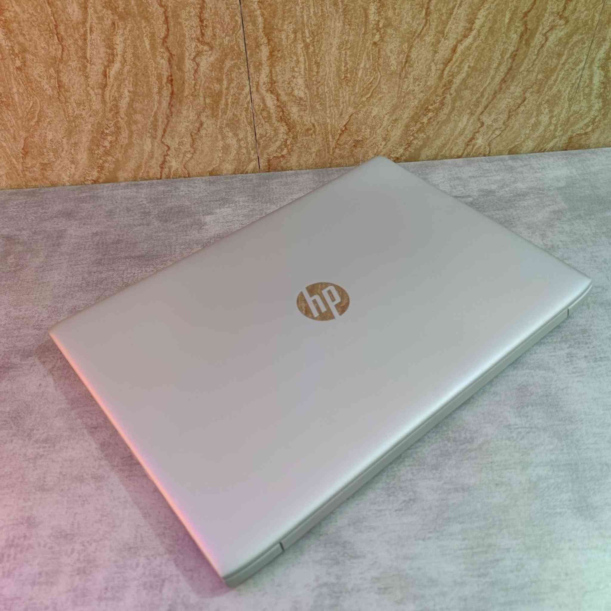 لابتوب من شركة hp pro book 450 g5
المعالج:Intel Core i5 7200U من الجيل السابع

الذاكرة العشوائية (RAM): بسعة 8 كيكا قابل للتطوير 

الهارد (التخزين): من نوع SSD السريع بسعة 256 كيكا 

كارت الشاشة: Intel HD Graphics داخلي مدمج بحجم 4 كيكا

الشاشة: بحجم كبير 15.6 ips ضد توهج  بدقة Full Hd 

باتري ليثيوم يوفر 3 ساعات شحن متواصل

ملحقات الشاحن الاصلي  مع ماوس هديه

السعر 280.000 وبي مجال بسيط


**إذا كنت صاحب هذا الإعلان وتريد حذفه لأي سبب، رجاءا أرسل رسالة إلى الدعم الفني**