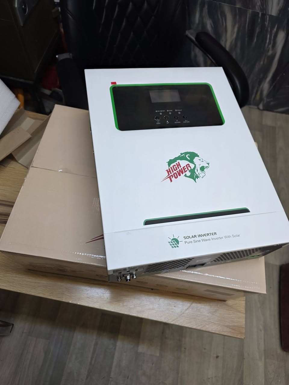 انفيرتر طاقة شمسية جديد غير مستخدم 
مواصفاته نظام 24 فولت يجهز13 امبير
يمكن ربط 6 الواح طاقة شمسية يدعم 
جميع انواع البطاريات نوعيه مضبوطه
   والبيع مع ضمان لمدة سنتان ومزود 
      بأنظمة حماية داخلي ومراوح 
  توربو للتبريد  ومنفذ للبطارية ليثيوم 

           🔋السعر 290  الف 🔋
      يتوفر توصيل لكل العراق  مكاني
 بغداد باب الشرجي ***********
