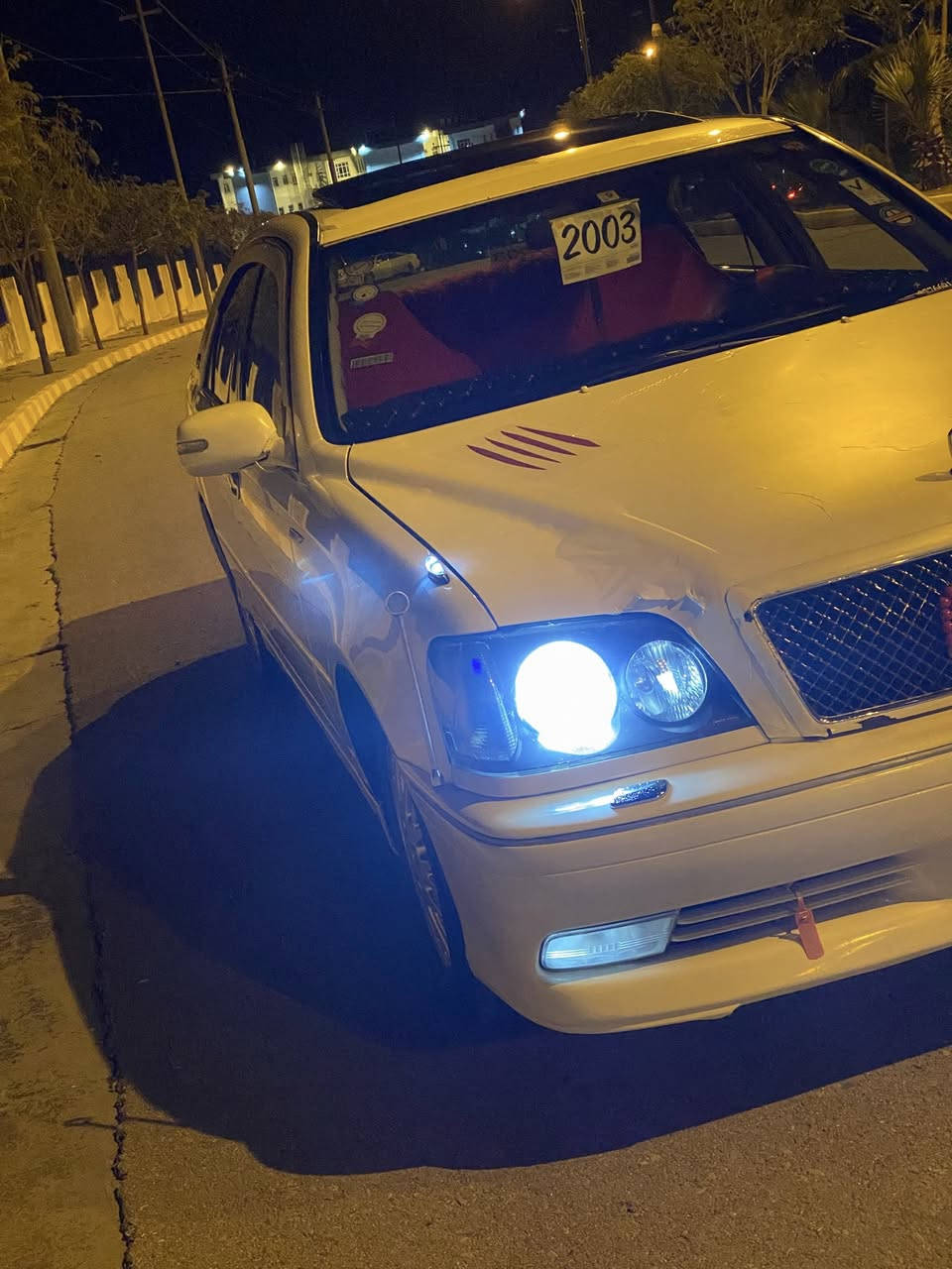 مەلیکە ساخ ساخ
٢٠٠٢ مەکینە D4 گەورە

فوول فولل

٣ پارچە بۆیاخ

لە ڕەسمەکە جوانتر نەبوو گلەی بکە

٤٨ گەڵا

***********
