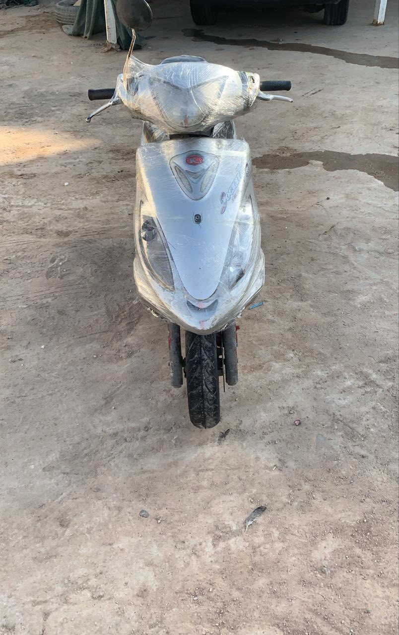 دراجه للبيع كلش نضيفه ٣٥٠ وبيها مجال قليل مكاني جزيزه حوطه
***********
