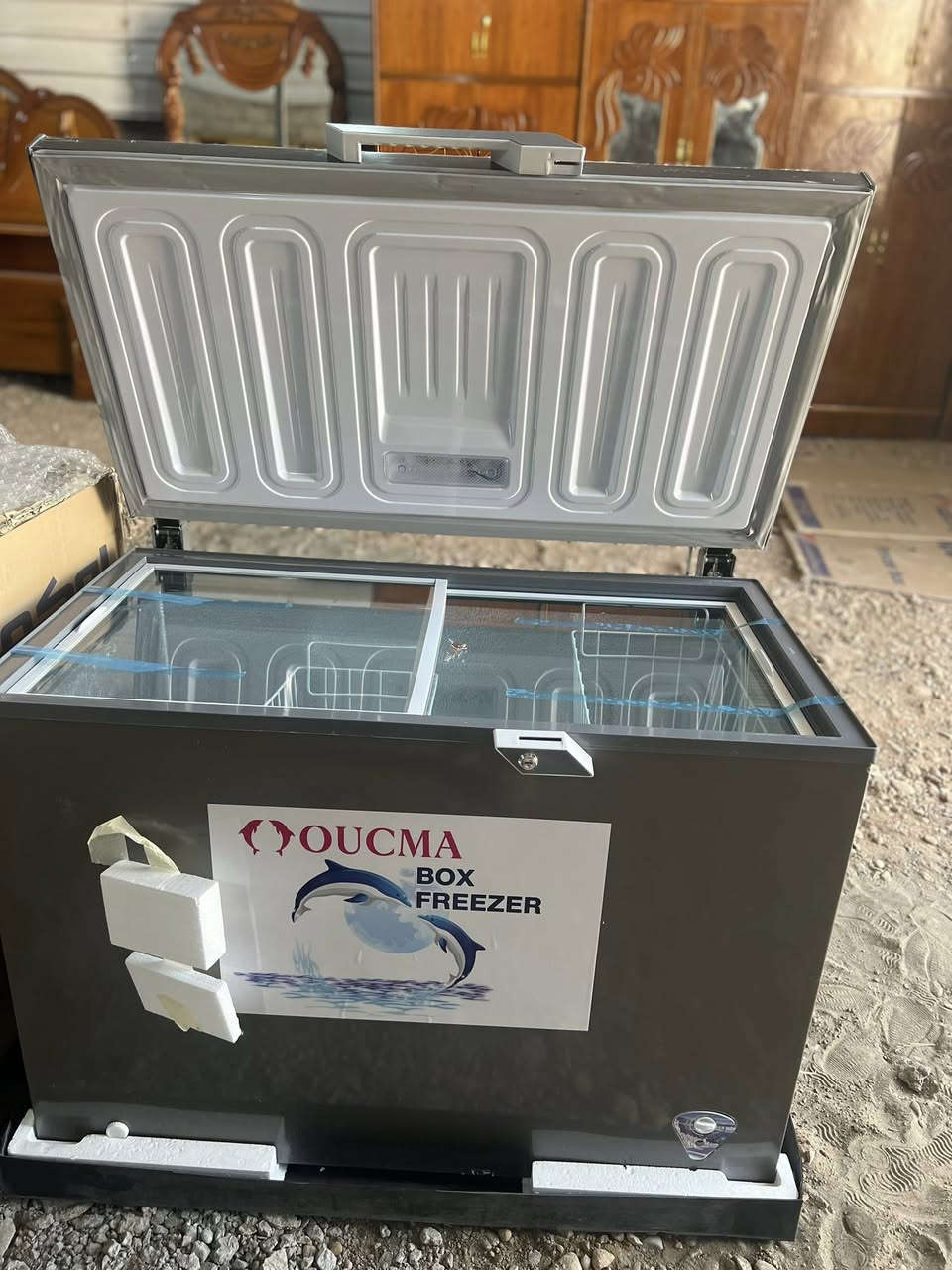 بسم الله الرحمن الرحيم 
تمً وصول وجبة جديدة جديده من المجمدات و الكناتير وغرف النوم.  العنوان مزاد النورين  كاطون الرحمه قرب. سما ماركت 
للتواصل ***********
