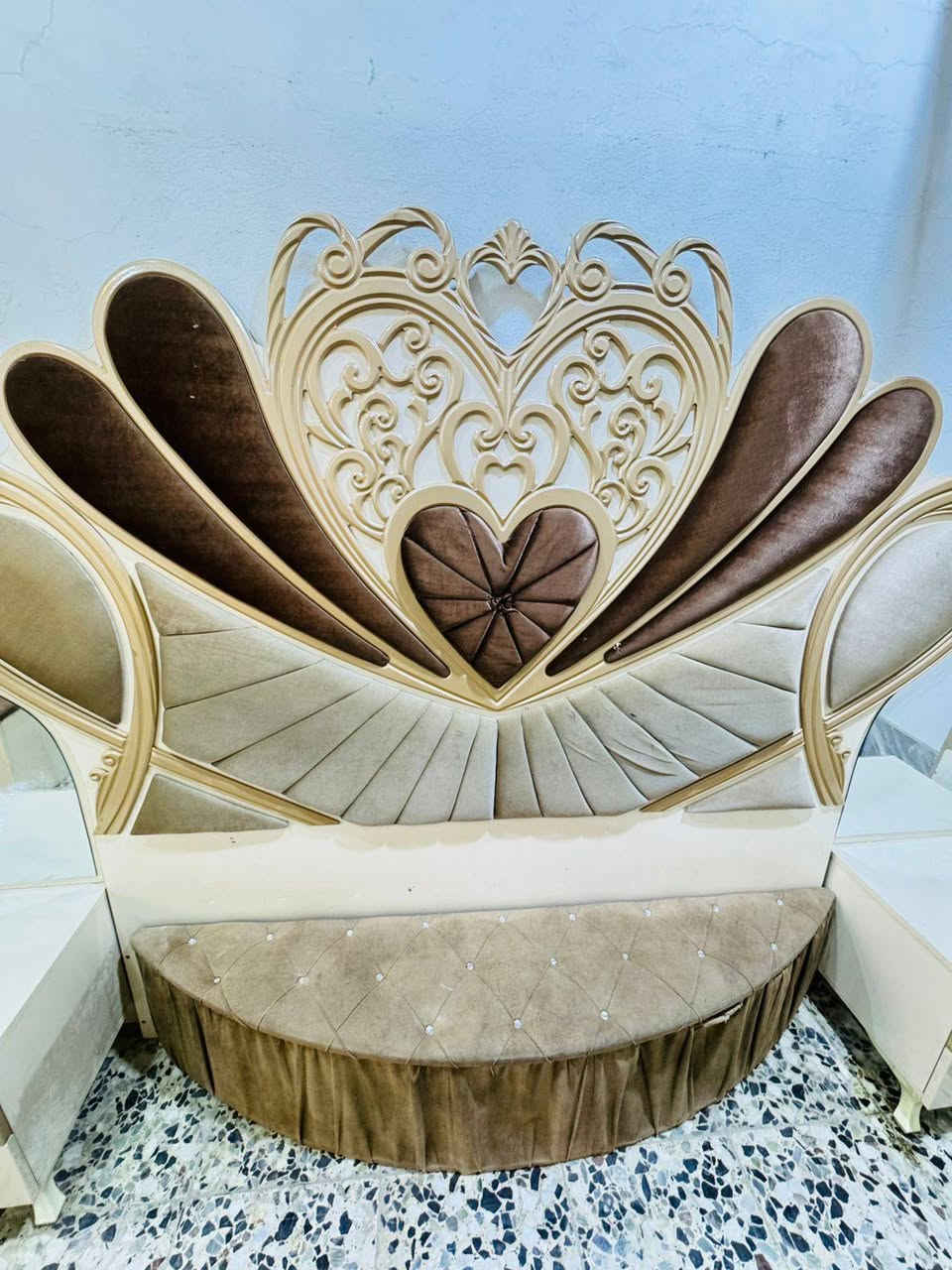 غرفه نوم جديده 9قطع 450وبيه مجال مستعجل عله بيعته ***********
