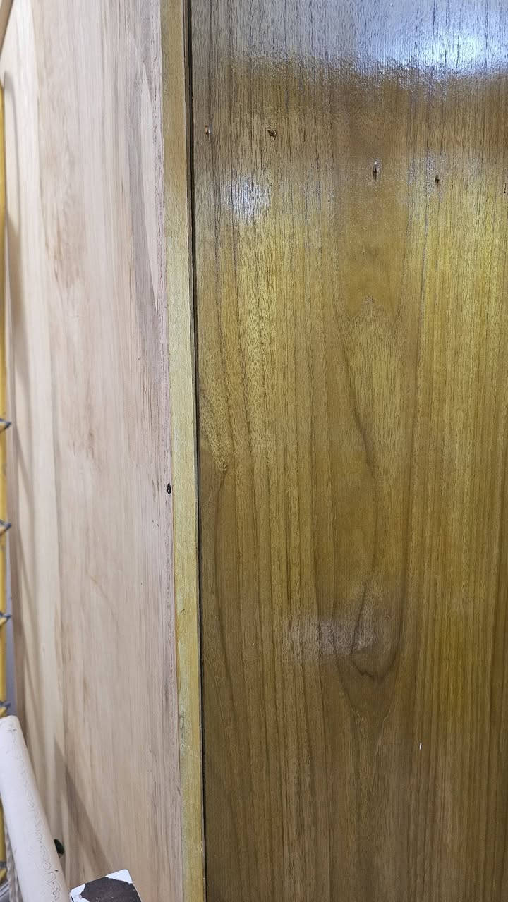 كنتور عراقي + ميز تواليت
الكنتور من بابين  وملحق  + تعلاكات للبدلات والملابس الرسمية
والميز تواليت من ٣ رفوف وملحق جانبي 
مدة الاستعمال شهرين ونص 
السعر (150 ) الف 
*********** مكاني الشعب
