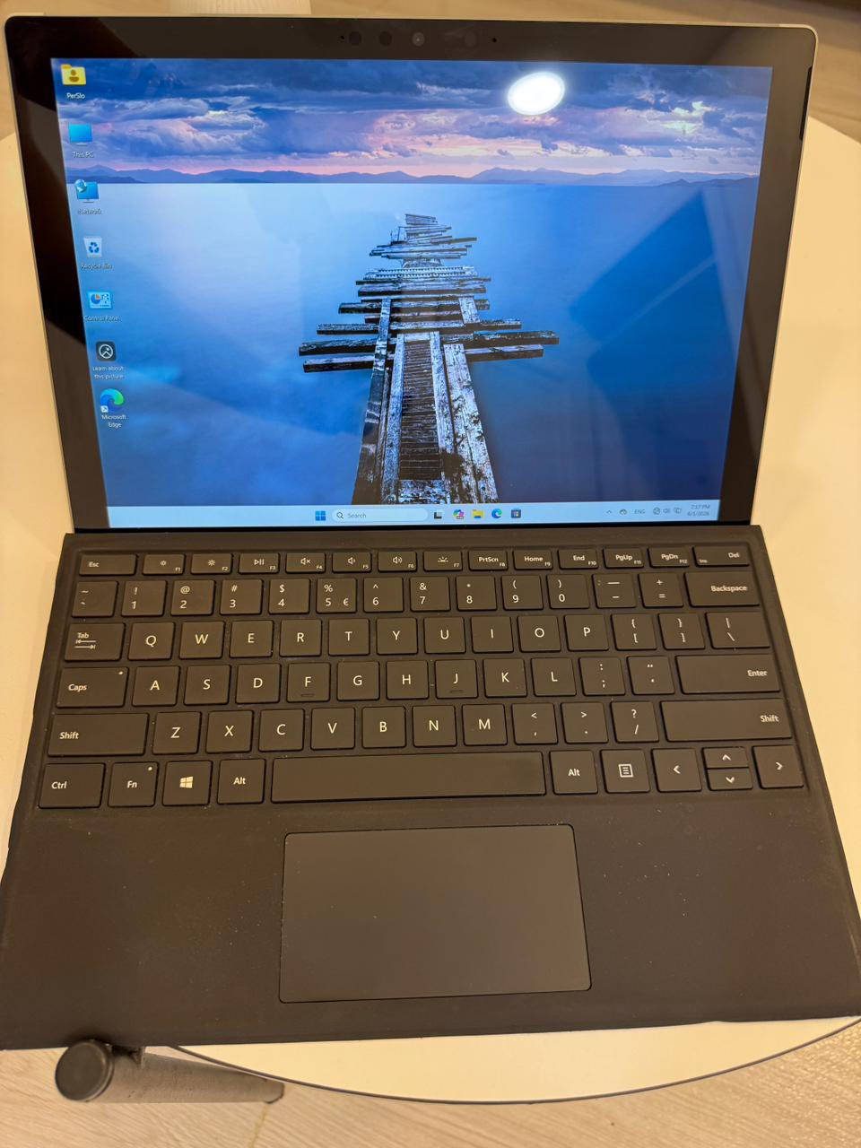 السلام عليكم
Microsoft surface pro 7 plus
I5 gen 11th
Ram 8 gb
128 gb
Win 11 pro original 
نظيف جدا وحالة البطارية ممتازة
ملحقات كفر اصلي + كيبورد وشاحنه اصليات
السعر المطلوب ٦٥٠ وبيه مجال ان شاء الله
مكاني بغداد 
***********

