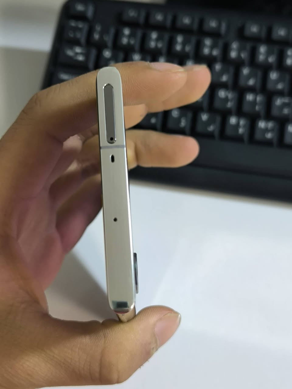 سامسونج نوت 10 بلص (Samsung Note 10 Plus)
المواصفات:
الذاكرة الداخلية: 256 جيجابايت + 12 جيجا عشوائية
النسخة: نسخة الشرق الأوسط (يدعم شريحتين).
الحالة: الجهاز نظيف جداً وبكامل المواصفات التقنية المعروفة لهذا الإصدار المتميز.

الموقع : بغداد - الكاظمية.
للتواصل والاستفسار : *********** 
السعر : 250 الف
