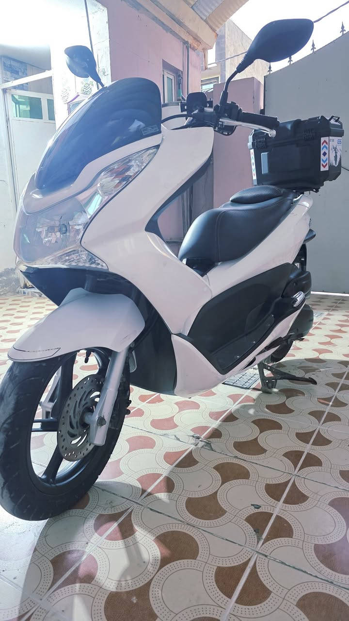 دراجه pcx موديل 2016 كفاله من كلشي كلها بلاد
عداد المسافه ٣٧
كامله مثل ما بصورة تجي شوفها 
كفرات محرك بلاد 
مكانها بعقوبه دور الزراعه 
سعر 13.5
***********
